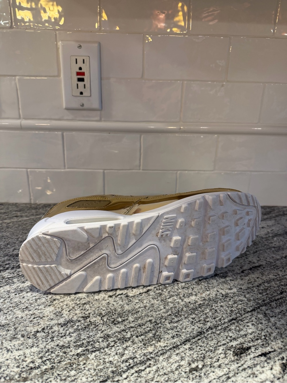 Women’s Nike Air Max 90 Metallic Pack Gold CQ6639-700 Size 13.5/Mens 12 - Picture 7 of 10